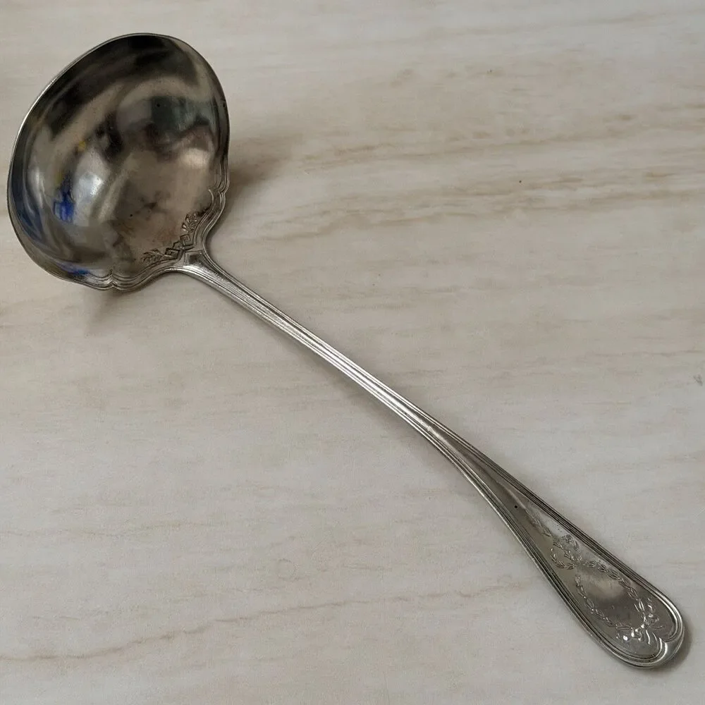 Antique 1908 Wm Rogers Garrick Silverplate Soup Ladle 11” Long Handle Serving